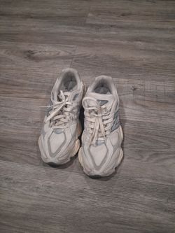 New Balance 9060 Sneakers size 9/5