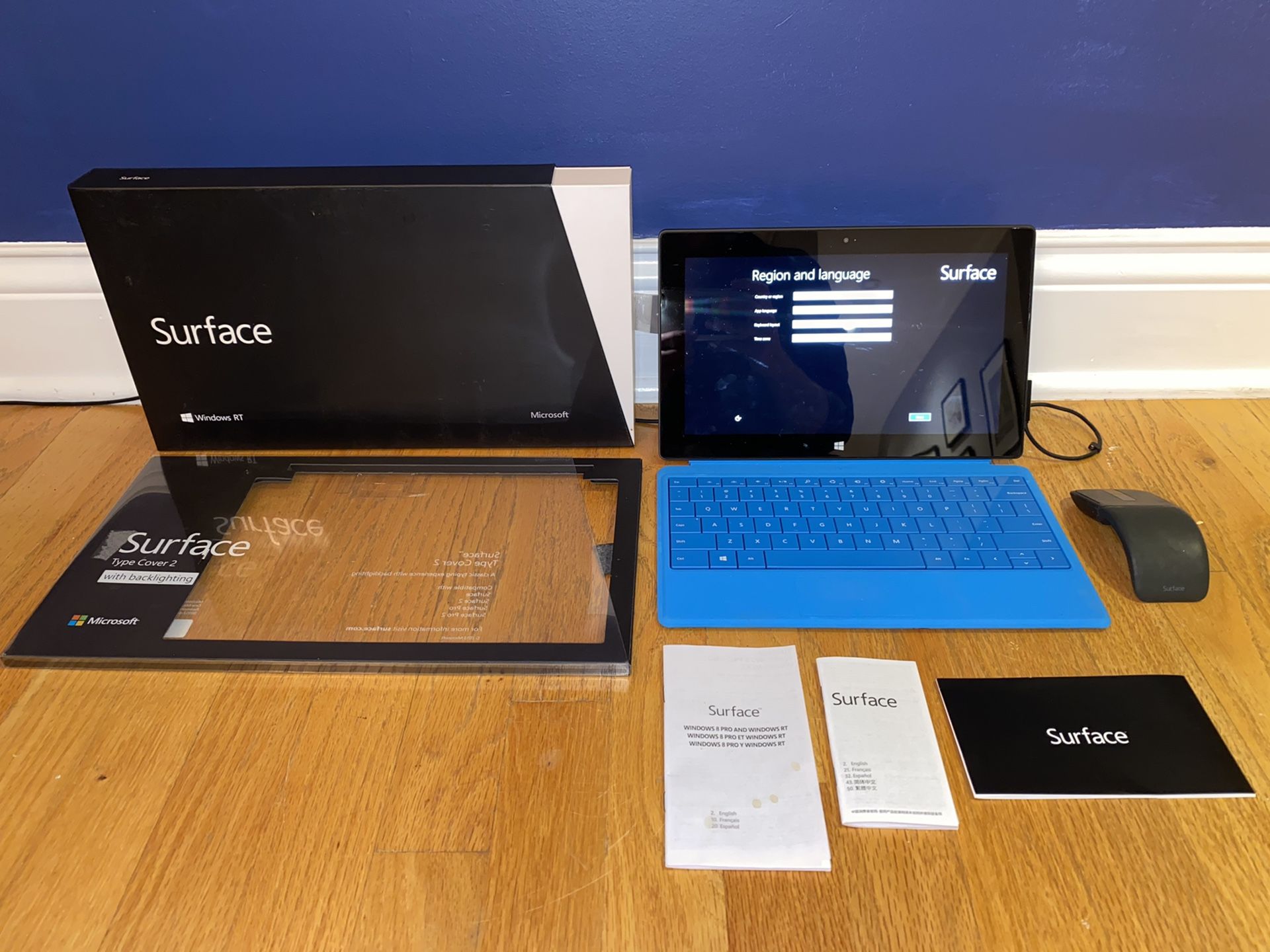 Microsoft Surface RT Tablet Laptop Computer with Keyboard and Microsoft Arc Bluetooth Mouse
