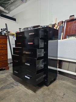 Black 5-Drawer Chest Dresser with Chrome Handles
