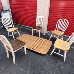 Dying Set Of Five Chairs And The Solid Wood Table