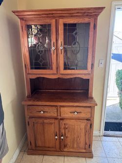 Oak-Finish China Cabinet / Hutch with Decorative Glass Doors