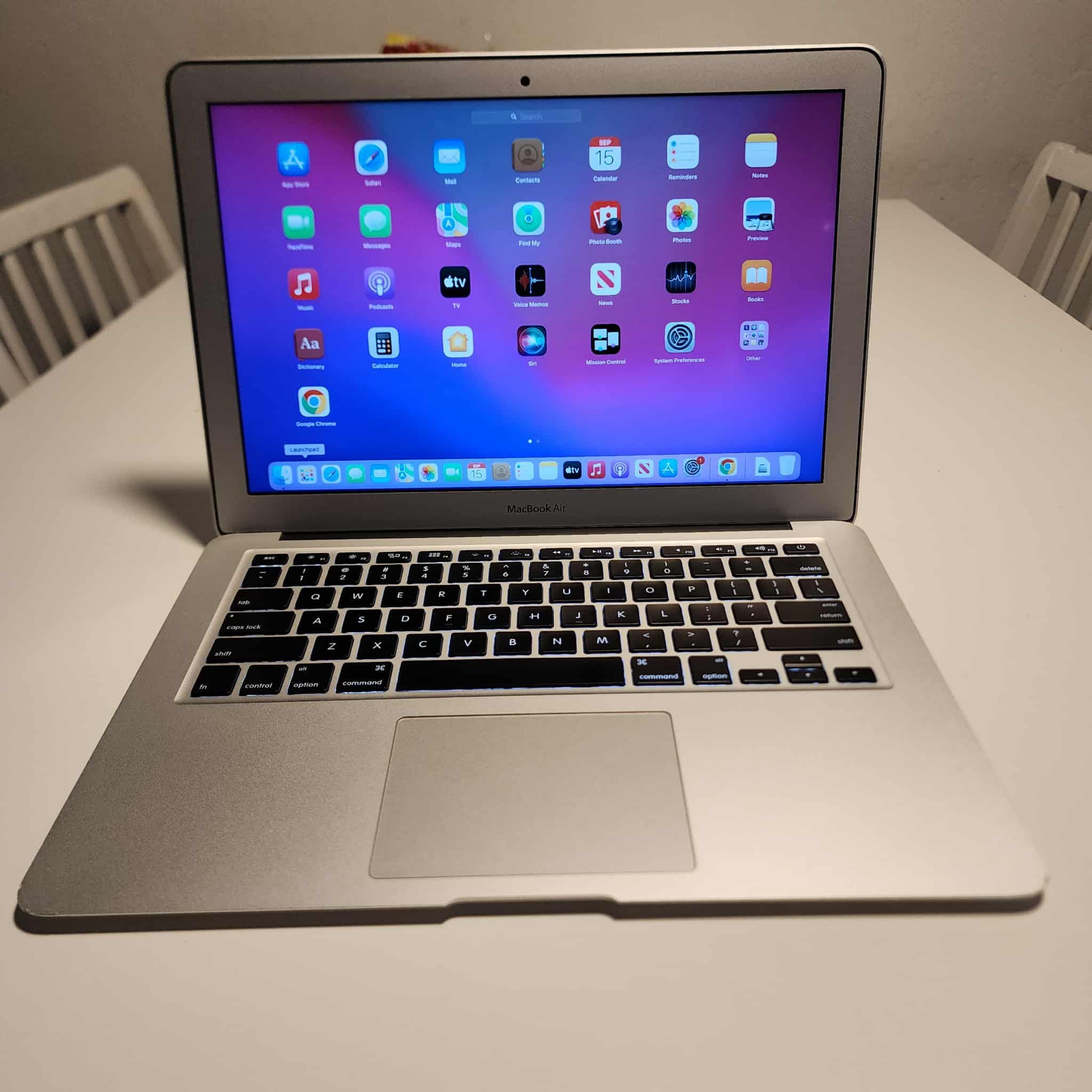MacBook air 13-inch early 2014 Intel Core i5 1.4 GHz 8GB RAM 121GB flash storage macOS Monterrey version 12.7. Nothing wrong ** no trades **