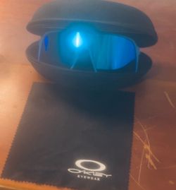 Blue Oakley Sunglasses (sutros) w/ Case & Microfiber Cloth – Good Condition