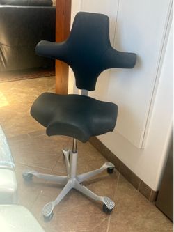 HÅG Capisco 8106 Ergonomic Saddle Chair (Under Warranty)
