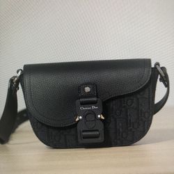 Dior saddle handbag