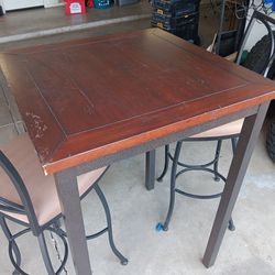 Counter Height table with 2 stools