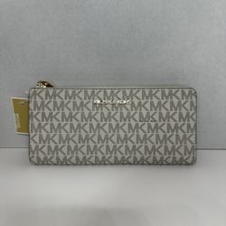 Michael Kors Jet Set Travel Vanilla Large Quarter Zip Wallet