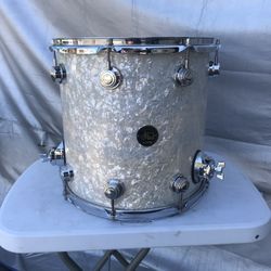 DW Drum 14 x 14” Floor Tom