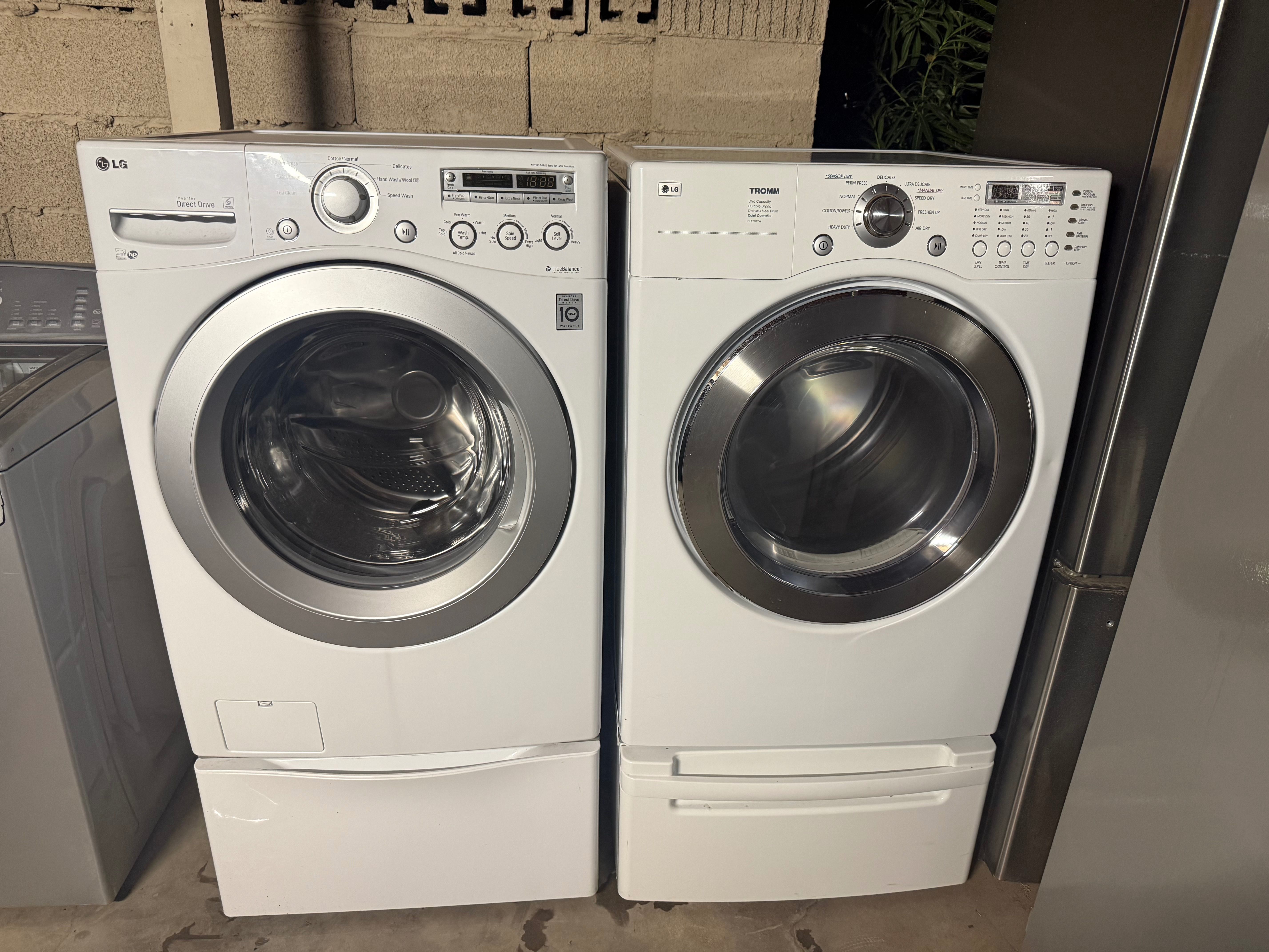 Lg washer and electric dryer side by side or stackable 4.5&7.4 CuFtPedestals / drawer included ‼️ 45 DAYS WARRANTY ‼️ Delivery FEE SAME DAY ‼️
