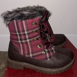 Elladora Womens Fleece Lined Lace-Up Duck Boot Burgundy And Plaid Design With Rubber Outsole Size 7.5