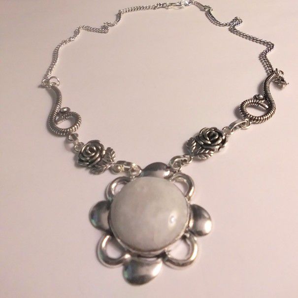 Stunning 925 Sterling Moonstone Necklace