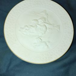 A Childs Christmas 1985 Vintage Porcelain Trimmed In 24k Gold