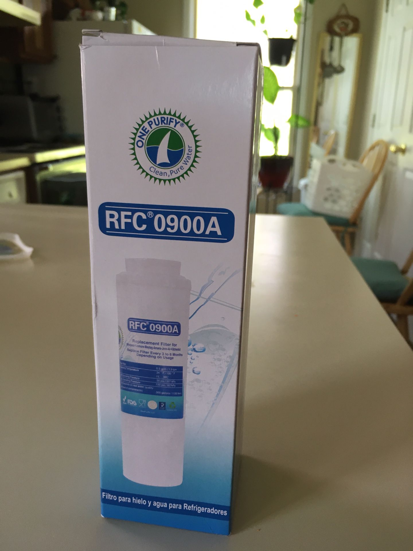 Refrigerator Water Filter RFC 0900A (Fits these brands : Maytag , Kenmore , Whirlpool , Amana)