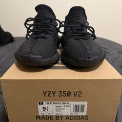 Yeezy 350 Onyx  Size 9.5