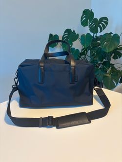 Away Travel The Everywhere Bag - Navy Blue (LIKE NEW / USED ONCE)
