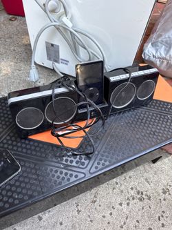 Logitech iPod speaker dock with iPod Classic
