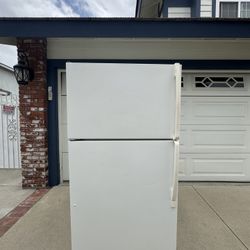 White Whirlpool Refrigerator & Freezer