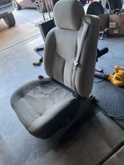 99-06 gmt800 electric driver seat. 120$? Obo