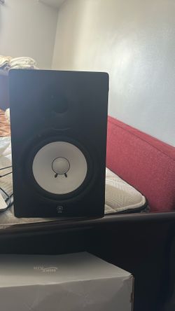 Yamaha Hs8