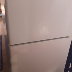 Refrigerator Top Freezer Good Condition 