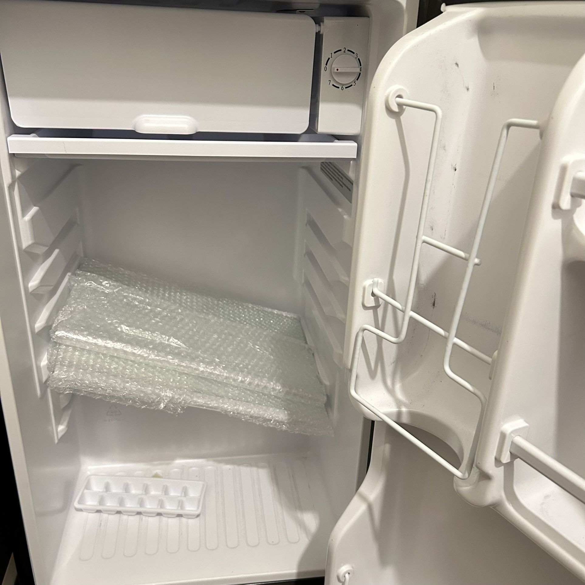Magic Chef Mini Refrigerator And Freezer