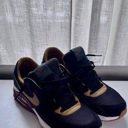 Nike Air Max Excee - Black/Gold/Burgundy - Talla 10.5  usado buenos