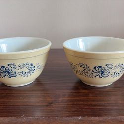 Vintage Pyrex Homestead Bowls