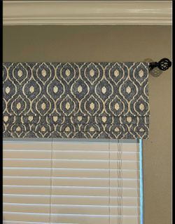 Light Green valance with white patterns set