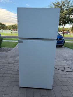 Hisense refrigerator and freezer - can deliver!