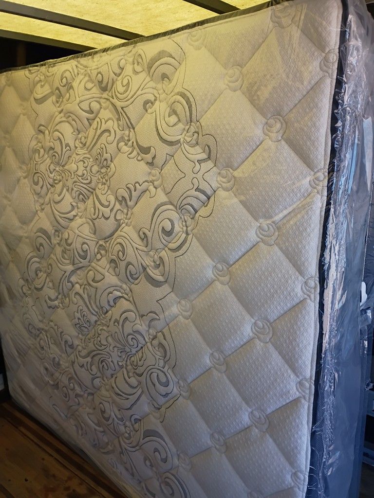 Brand New King Size Pillowtop Mattress Included Box Spring Free Delivery Depends On Location