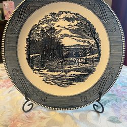 Currier & Ives 12” round chop plate in PERFECT condition!