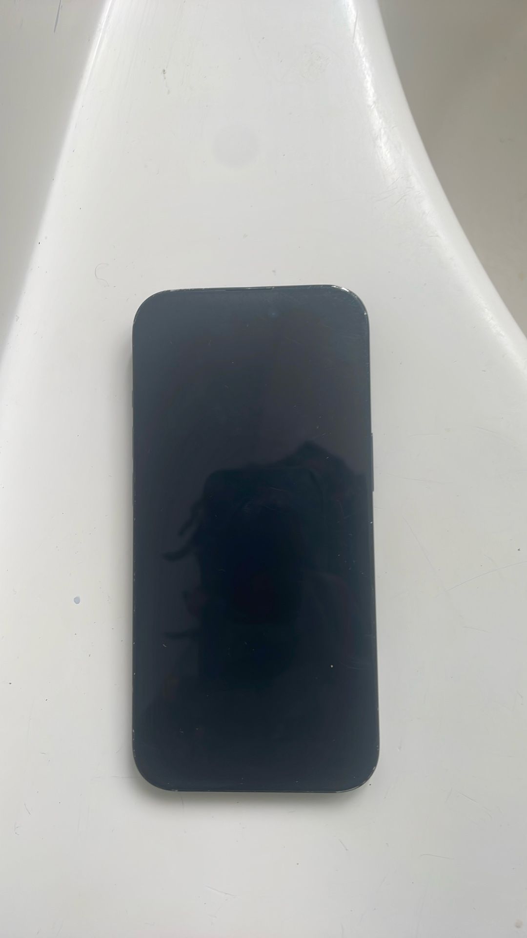 iPhone 15 (NEEDS SIM CARD)