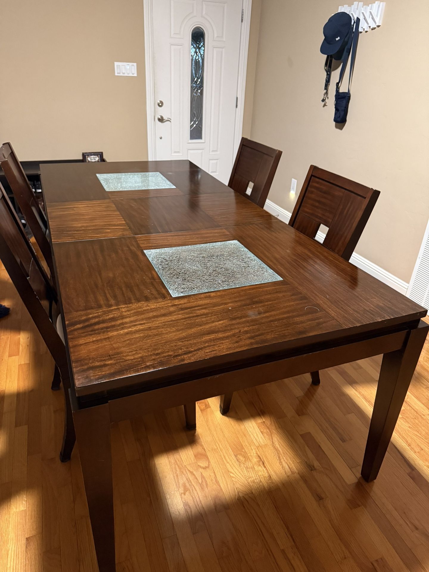 Expandable Hardwood Kitchen Table w/ Chairs