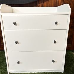 Children’s Dresser. 