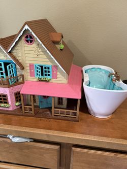 Toy House With Bath Tub 