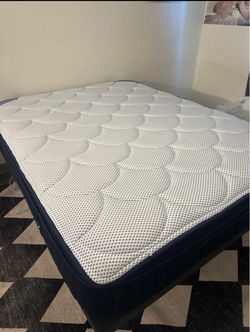 Queen Mattress DreamCloud Mattress with adjustable base.