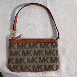 MICHEAL KORS WRISTLET BAG