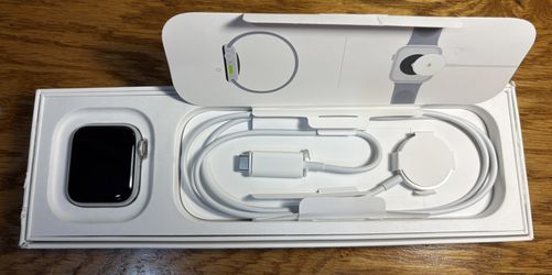 Apple Watch SE (Gen 2) 40mm Silver AlS Blue SB  No Band Excellent condition 