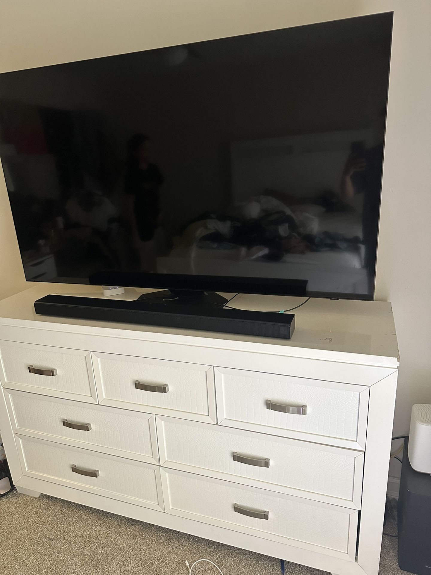 Dresser Comes With Mirror That Holds Jewelry 