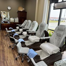 Pedicure Massaging Chairs, Tubs, Stools
