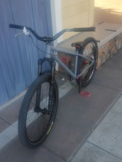 Dirt jumper, pivot point,gray,26inch wheels