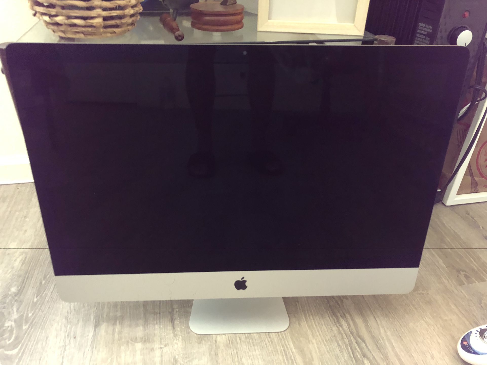 2019 iMAC 27” w/Wireless Apple Keyboard & Mouse (Not Working)