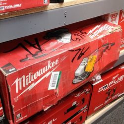 MILWAUKEE 7"/9" LARGE ANGLE GRINDER WITH LOCK - ON