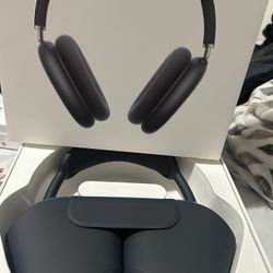 AirPod Maxes 