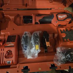 Milwaukee short throw pex press