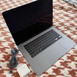 15" MacBook Air M3 2024 - LIKE NEW