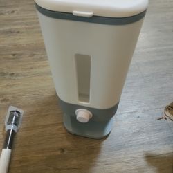 Rice dispenser