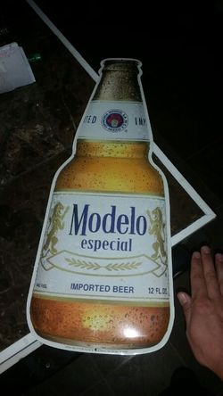 Modelo tin beer sign