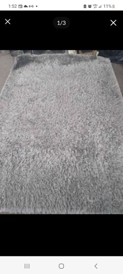 9' x 6' shiny Grey shag carpet. New condition