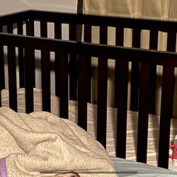 Wood Crib With Mattress